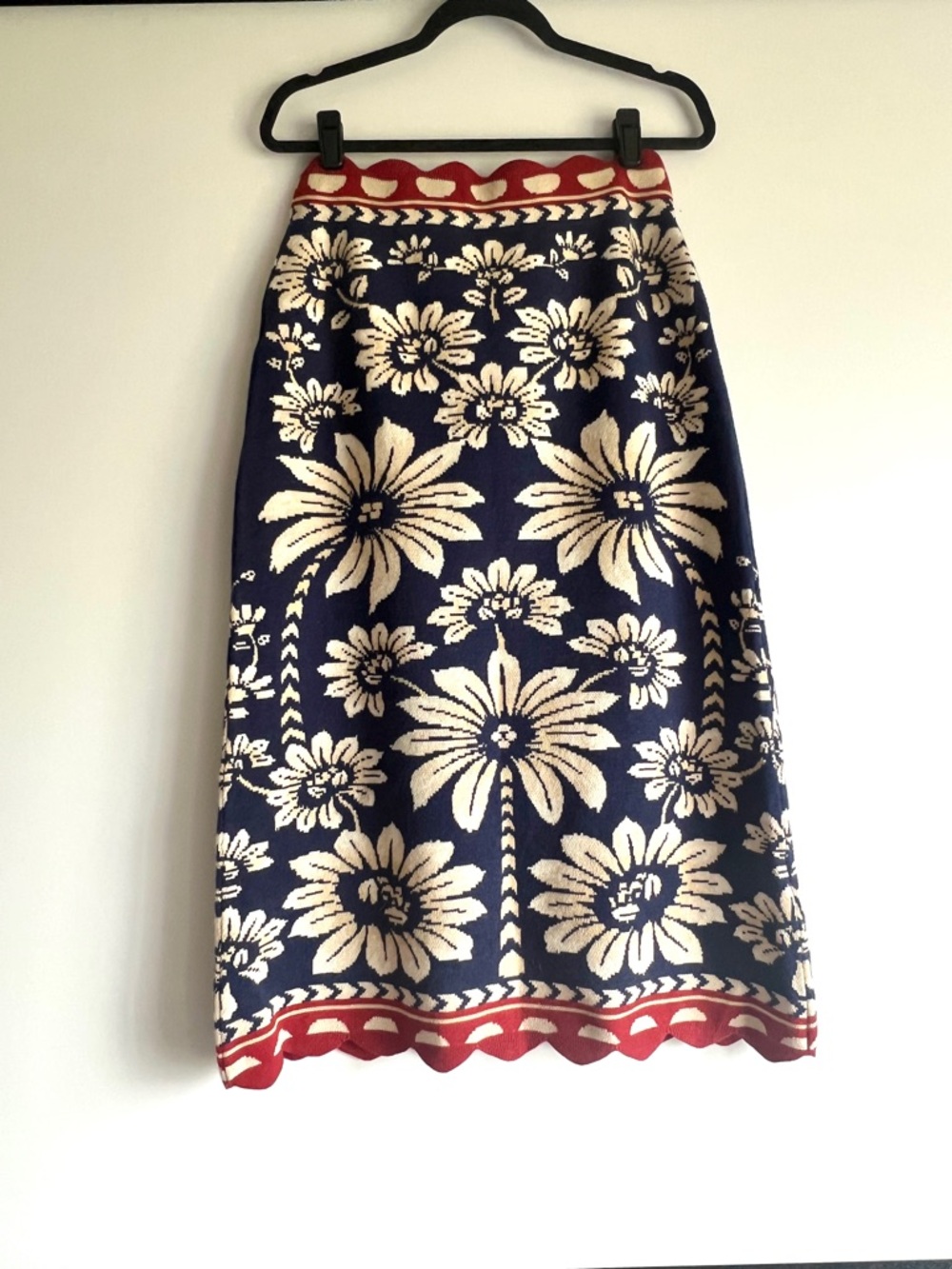 FARM Rio Luna Floral Knit Pencil Skirt Navy Cream Red Scalloped Trim Medium NWT - Picture 2 of 13